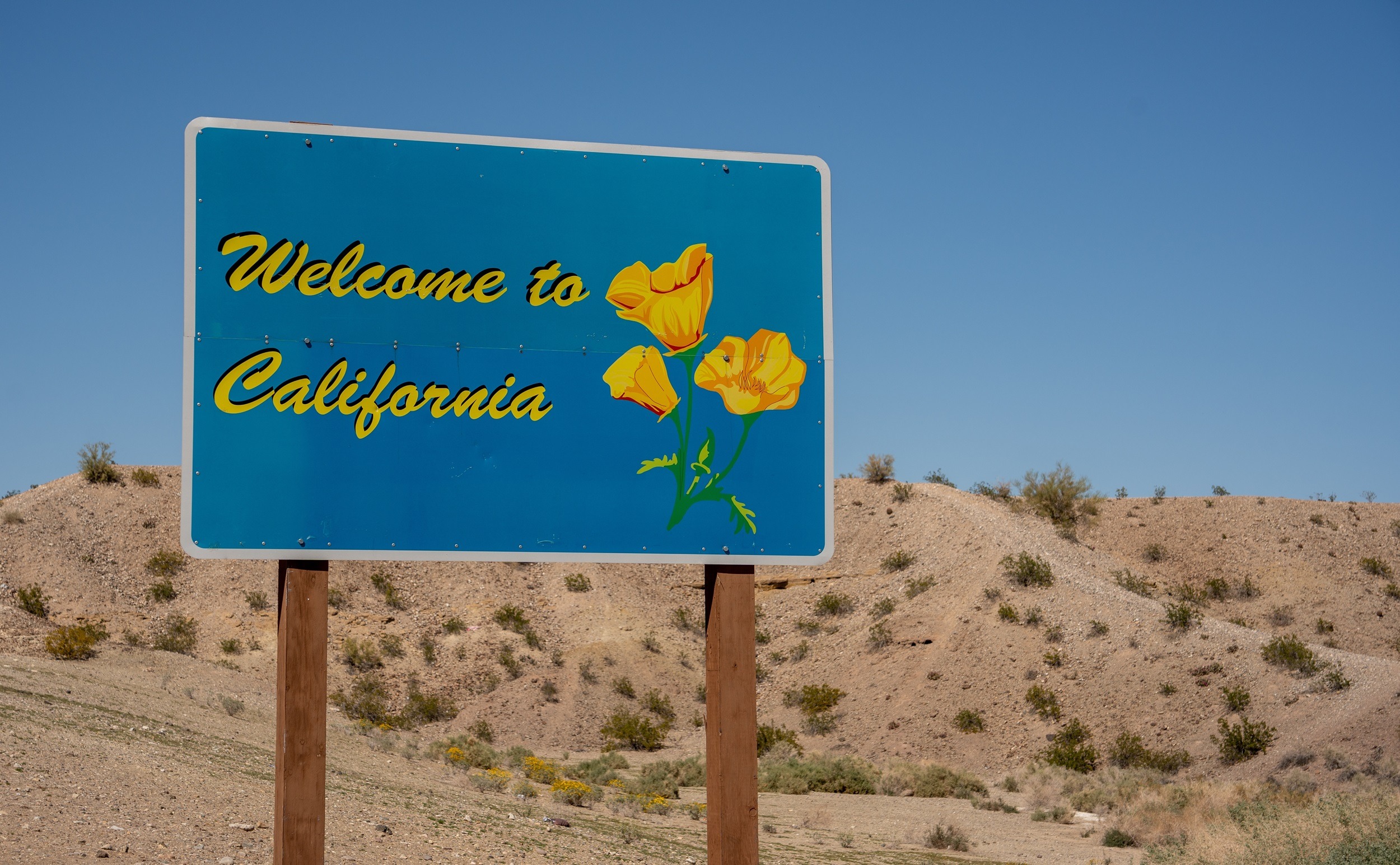 California welcome sign
